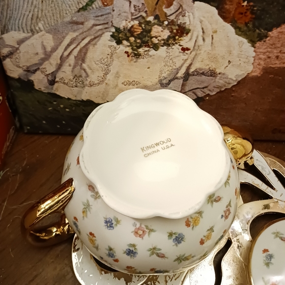 Kingwood🤴 China Made in U.S.A. 🍵 ☕️ 🇺🇸🫖 Hand Painted Gold Tea Pot. - Picture 2 of 4